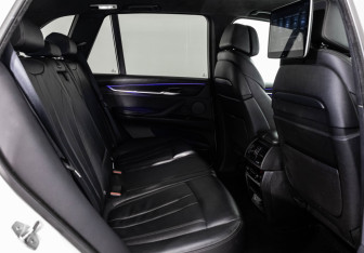 Подержанный автомобиль BMW X5 2015 года (29 фото)