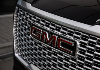 Подержанный автомобиль GMC Yukon 2022 года (3 фото)