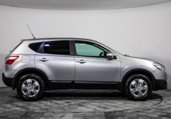 Подержанный автомобиль Nissan Qashqai 2012 года (4 фото)