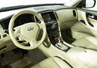 Подержанный автомобиль Infiniti QX50 2013 года (11 фото)