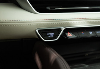 Подержанный автомобиль Geely Monjaro 2023 года (25 фото)