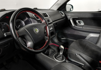 Подержанный автомобиль Skoda Roomster 2008 года (9 фото)
