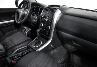 Подержанный автомобиль Suzuki Grand Vitara 2007 года (13 фото)