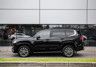 Подержанный автомобиль Toyota Land Cruiser Suv 2021 года (9 фото)