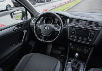Подержанный автомобиль Volkswagen Tiguan 2018 года (10 фото)