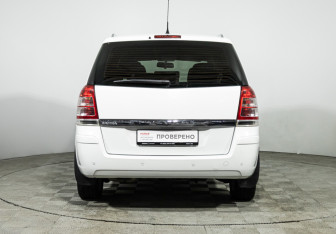 Подержанный автомобиль Opel Zafira Compactvan 2014 года (6 фото)