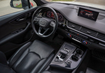 Подержанный автомобиль Audi Q7 2018 года (10 фото)