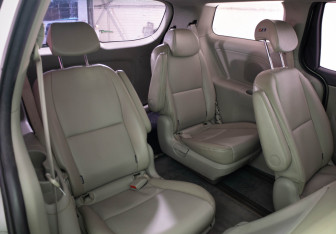 Подержанный автомобиль Kia Carnival 2016 года (21 фото)