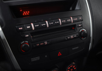 Подержанный автомобиль Mitsubishi ASX 2011 года (13 фото)
