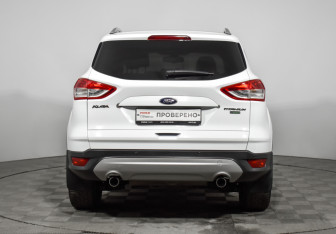 Подержанный автомобиль Ford Kuga 2015 года (6 фото)