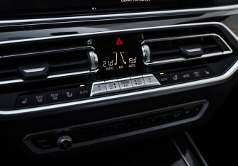 Подержанный автомобиль BMW X5 2021 года (20 фото)