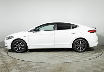Подержанный автомобиль Hyundai Elantra Sedan 2017 года (8 фото)