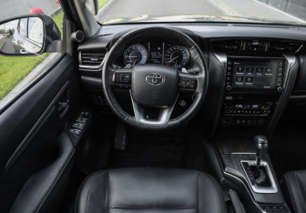 Подержанный автомобиль Toyota Fortuner 2021 года (15 фото)