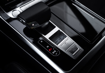 Подержанный автомобиль Audi Q8 2019 года (20 фото)