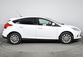 Подержанный автомобиль Ford Focus Hatchback 2014 года (4 фото)