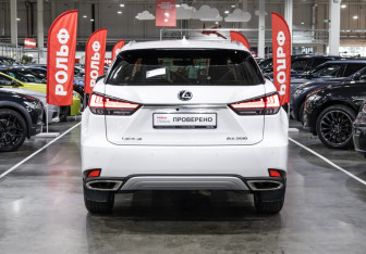 Подержанный автомобиль Lexus RX 2021 года (9 фото)