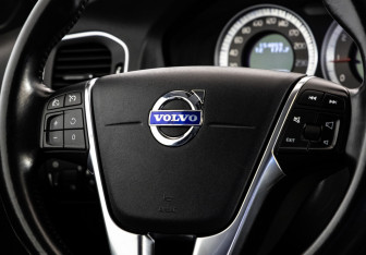 Подержанный автомобиль Volvo S60 2013 года (11 фото)