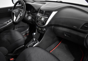 Подержанный автомобиль Hyundai Solaris Sedan 2012 года (13 фото)