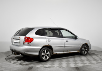 Подержанный автомобиль Kia Rio Wagon 2005 года (5 фото)