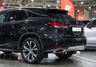 Подержанный автомобиль Lexus RX 2020 года (10 фото)