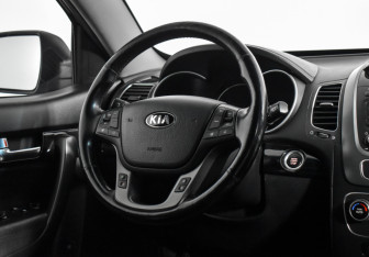 Подержанный автомобиль Kia Sorento 2012 года (14 фото)