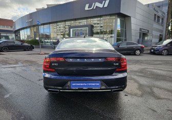 Подержанный автомобиль Volvo S90 2019 года (5 фото)
