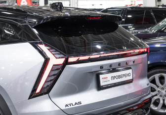 Подержанный автомобиль Geely Atlas 2024 года (10 фото)