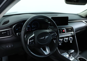 Подержанный автомобиль Genesis G70 2022 года (15 фото)
