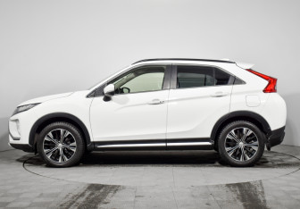 Подержанный автомобиль Mitsubishi Eclipse Cross 2018 года (9 фото)