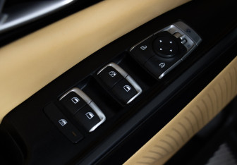 Подержанный автомобиль Kia Carnival 2021 года (21 фото)