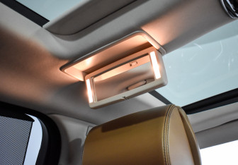 Подержанный автомобиль Jaguar XJ 2016 года (84 фото)