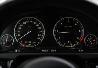 Подержанный автомобиль BMW X5 2016 года (15 фото)