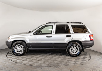 Подержанный автомобиль Jeep Grand Cherokee 2004 года (8 фото)