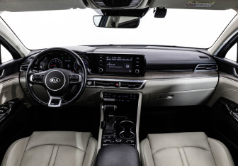 Подержанный автомобиль Kia K5 2021 года (12 фото)