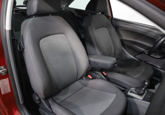 Подержанный автомобиль SEAT Ibiza Hatchback 2012 года (18 фото)