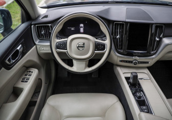Подержанный автомобиль Volvo XC60 2021 года (13 фото)
