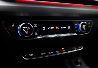 Подержанный автомобиль Audi Q5 2021 года (20 фото)