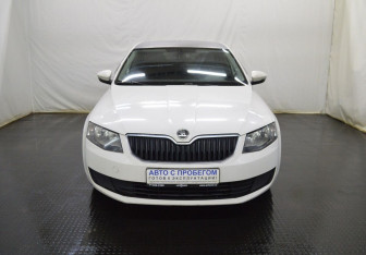 Подержанный автомобиль Skoda Octavia Liftback 2014 года (2 фото)