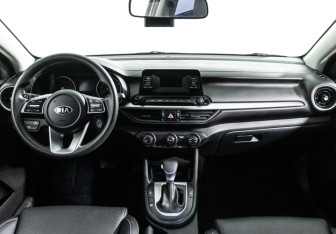 Подержанный автомобиль Kia K3 Sedan 2020 года (13 фото)