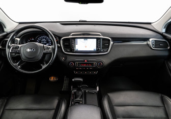 Подержанный автомобиль Kia Sorento 2018 года (10 фото)