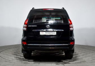 Подержанный автомобиль Toyota Land Cruiser Prado 2007 года (6 фото)