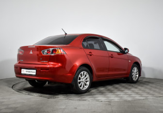 Подержанный автомобиль Mitsubishi Lancer Sedan 2012 года (5 фото)
