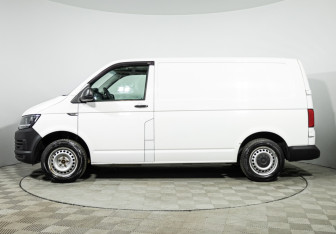 Подержанный автомобиль Volkswagen Transporter Minivan 2015 года (8 фото)