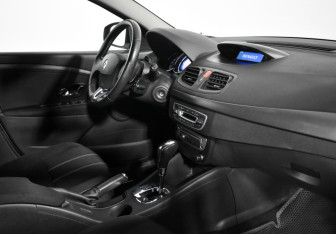 Подержанный автомобиль Renault Fluence 2014 года (13 фото)