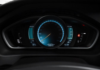 Подержанный автомобиль Volvo V40 Cross Country 2013 года (19 фото)
