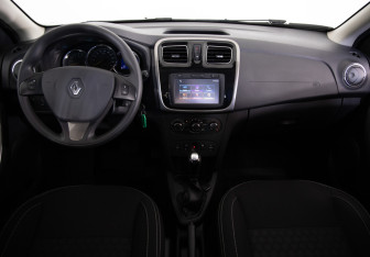 Подержанный автомобиль Renault Logan Sedan 2016 года (9 фото)