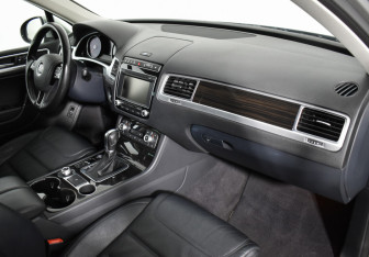 Подержанный автомобиль Volkswagen Touareg 2016 года (11 фото)