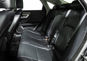 Подержанный автомобиль Jaguar XF Sedan 2016 года (10 фото)