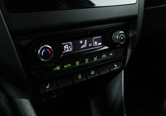 Подержанный автомобиль Skoda Rapid Liftback 2016 года (16 фото)