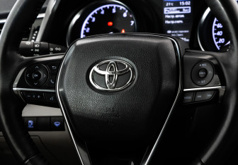 Подержанный автомобиль Toyota Camry Sedan 2020 года (12 фото)